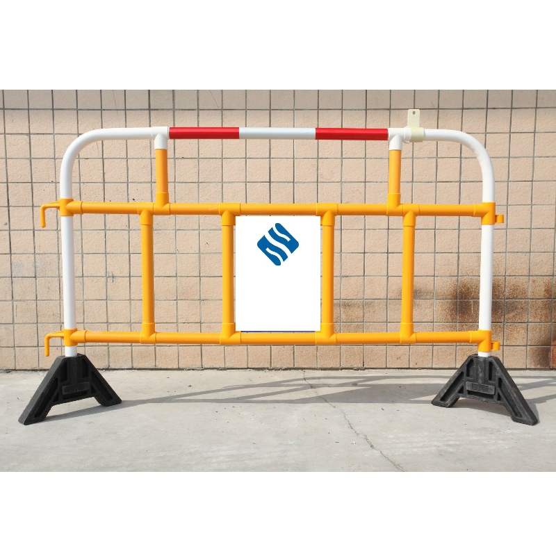 PVC Crowd Control Barrier gyalogos műanyag gát biztonsági PVC műanyag kerítés piros fényvisszaverő csíkokkal