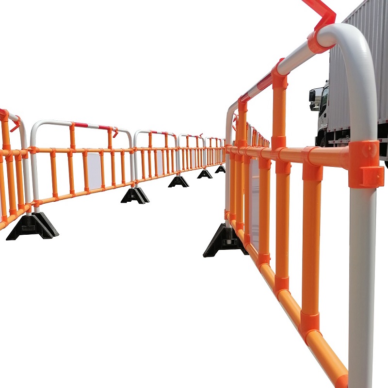 2 méteres műanyag kerítés pvc közlekedésbiztonsági akadályok A gyalogos tömegkorlátok költségvédő korlátokkal járnak az emberek biztonsága érdekében